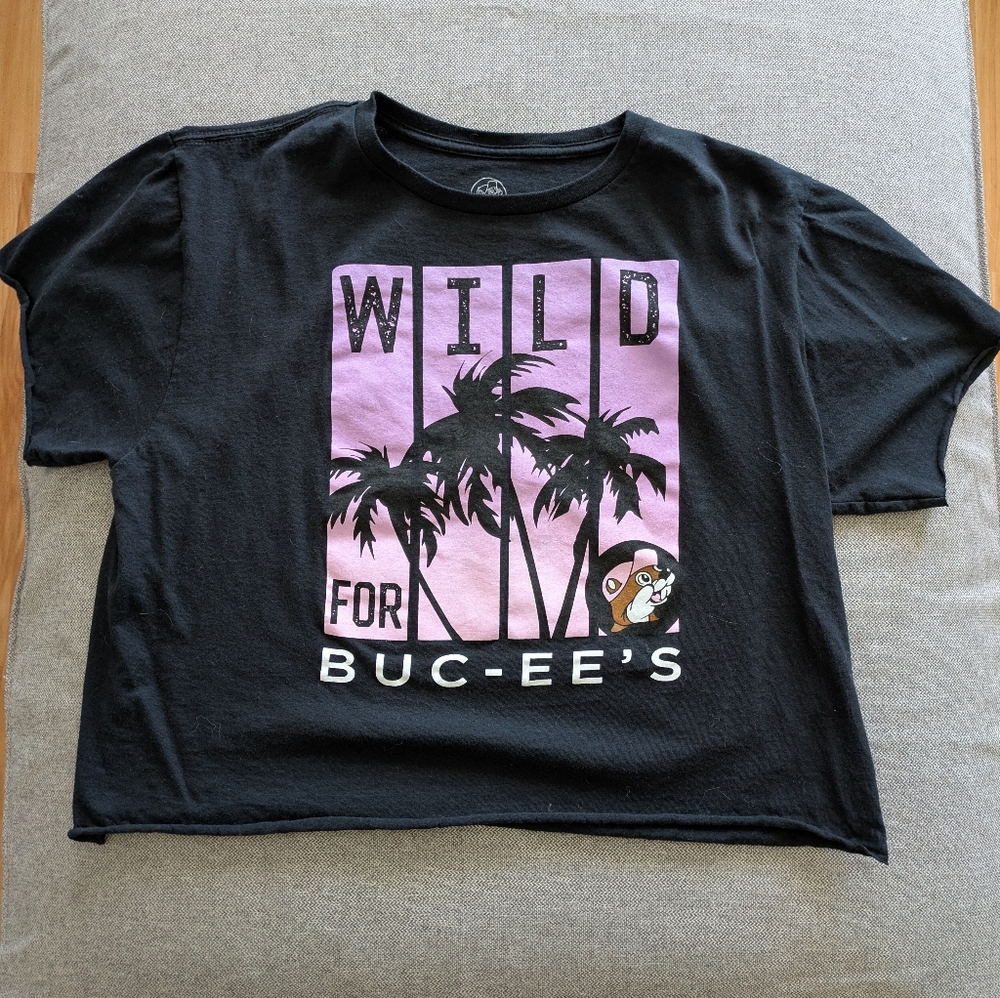 Buc-ee's Black Women's Large Crop T-shirt - Wild for Buc-ee's